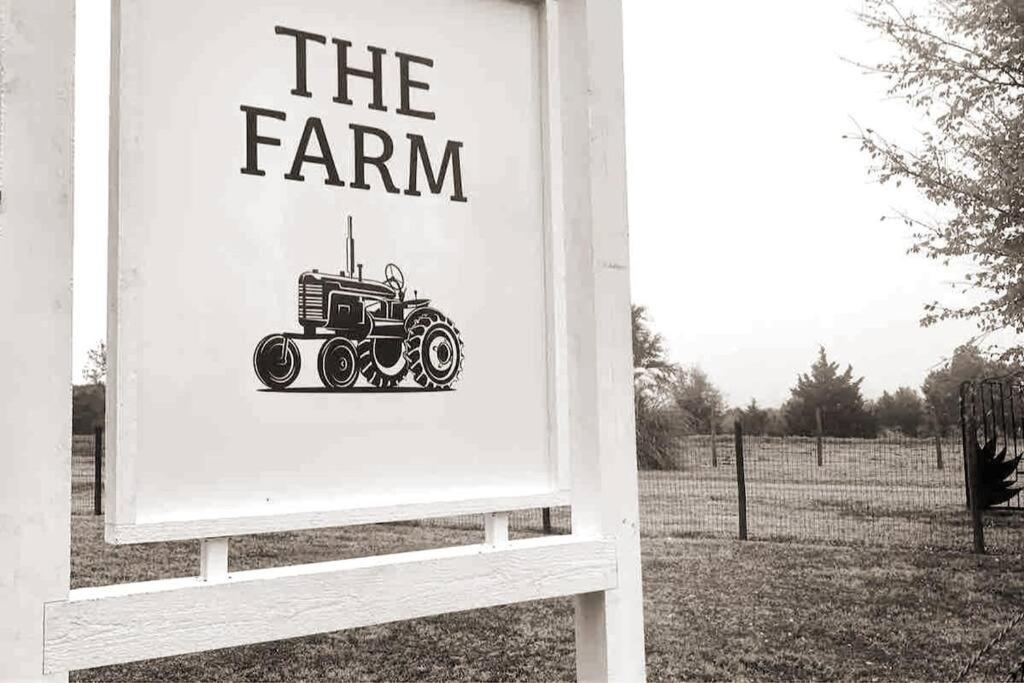 Beautiful Farmhouse W/ Pool On 6 Acres Ranch Aubrey المظهر الخارجي الصورة