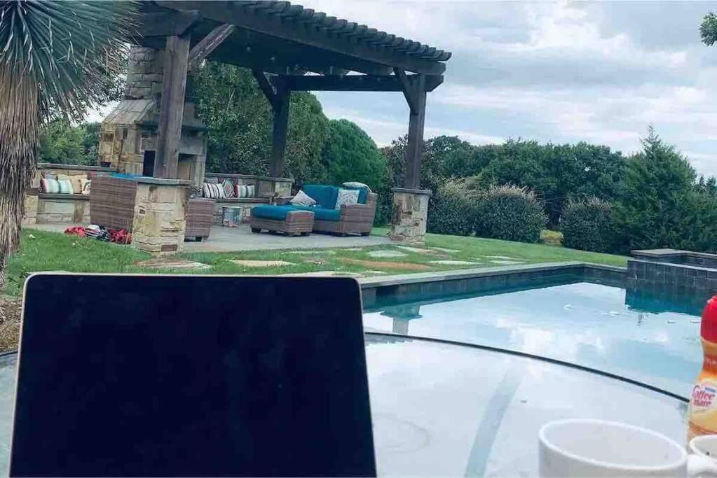 Beautiful Farmhouse W/ Pool On 6 Acres Ranch Aubrey المظهر الخارجي الصورة